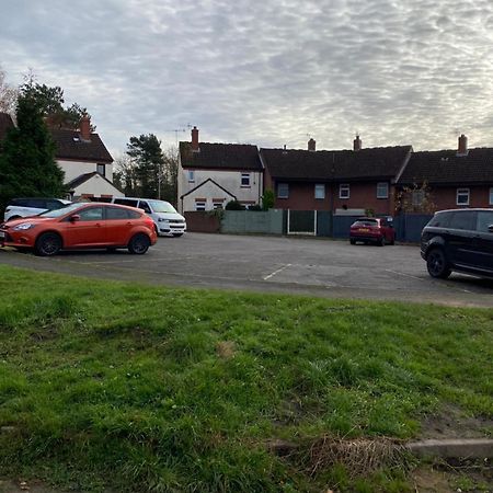 A Spacious Double Bed Studio Stoke-on-Trent Exterior foto