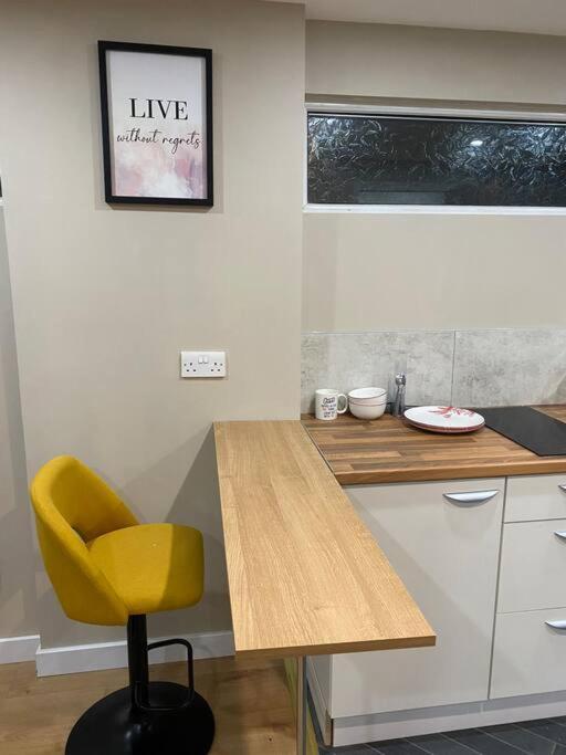 A Spacious Double Bed Studio Stoke-on-Trent Exterior foto