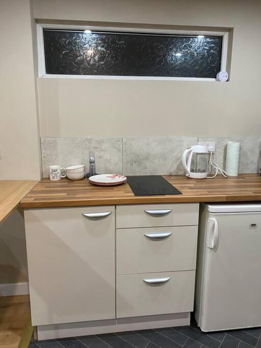 A Spacious Double Bed Studio Stoke-on-Trent Exterior foto