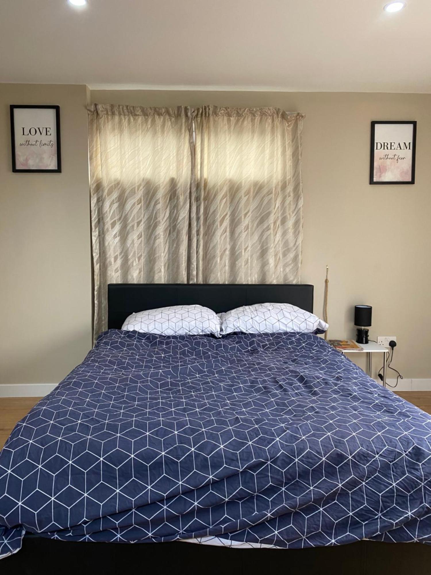 A Spacious Double Bed Studio Stoke-on-Trent Exterior foto